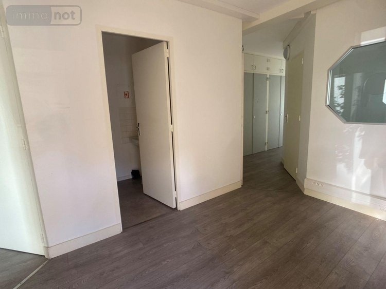 Fonds et murs commerciaux a vendre Limoges 87000 Haute-Vienne 97 m2  90650 euros