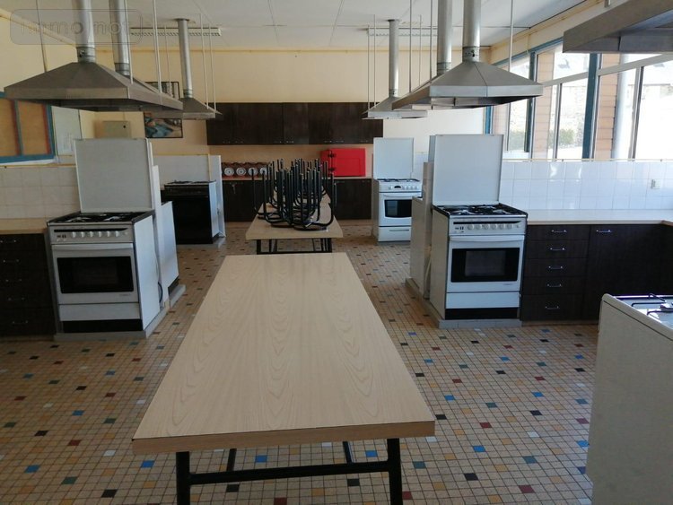 Immeuble a vendre Barenton 50720 Manche 2300 m2  315300 euros