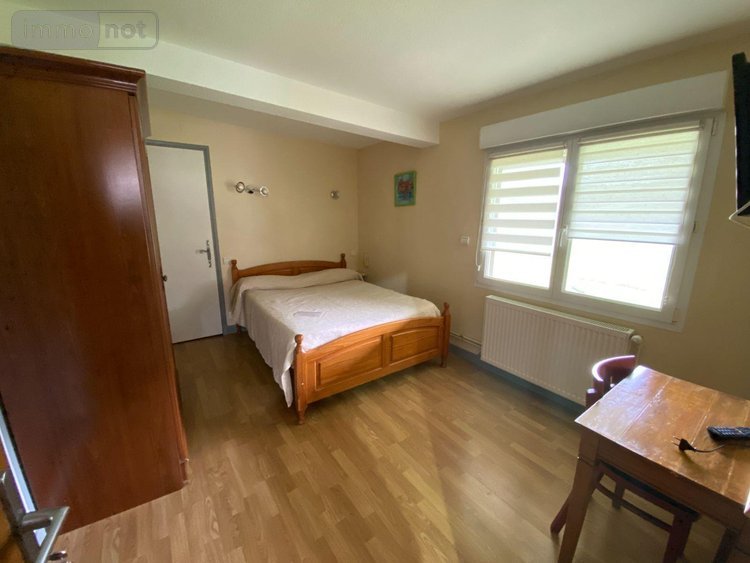 Fonds et murs commerciaux a vendre Le Falgoux 15380 Cantal  660000 euros