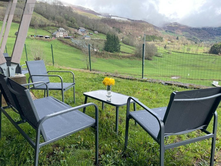 Fonds et murs commerciaux a vendre Le Falgoux 15380 Cantal  660000 euros