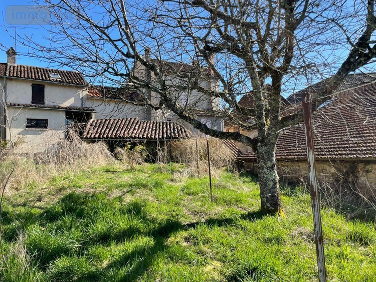 Immeuble a vendre Lacapelle-Marival 46120 Lot 177 m2  188400 euros