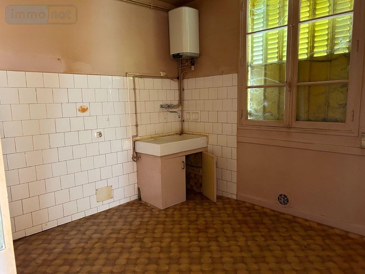 Immeuble a vendre Condat 15190 Cantal 344 m2  28000 euros