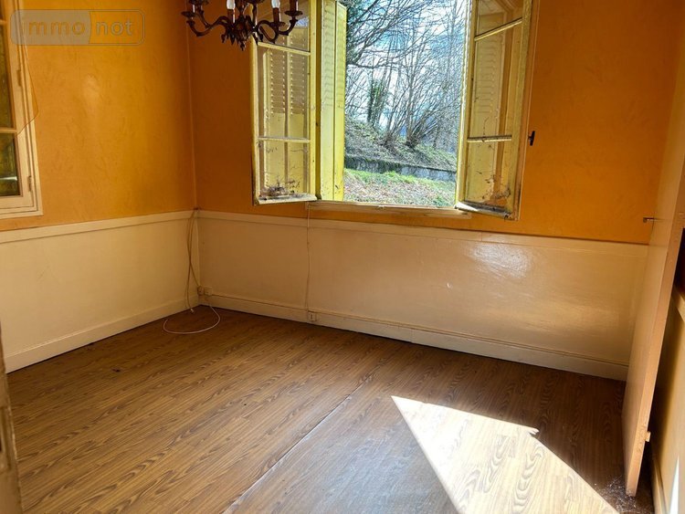 Immeuble a vendre Condat 15190 Cantal 344 m2  28000 euros