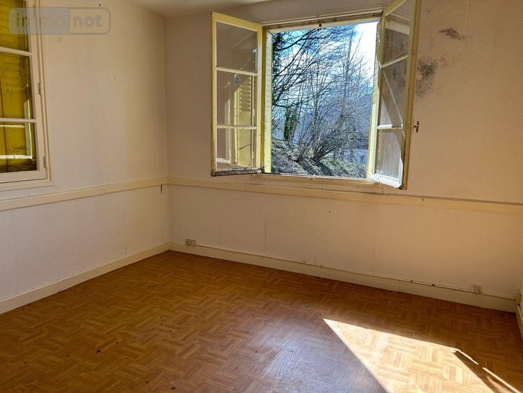 Immeuble a vendre Condat 15190 Cantal 344 m2  53000 euros