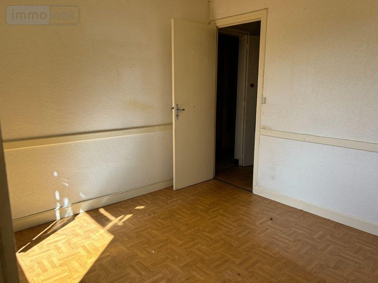 Immeuble a vendre Condat 15190 Cantal 344 m2  28000 euros