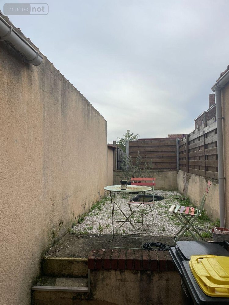 Fonds et murs commerciaux a vendre Caëstre 59190 Nord 102 m2  163000 euros