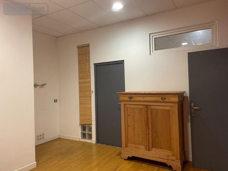 Fonds et murs commerciaux a vendre Caëstre 59190 Nord 102 m2  163000 euros