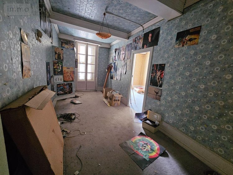 Immeuble a vendre Saint-Amour 39160 Jura 238 m2  49000 euros