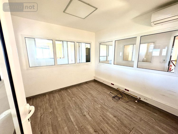 Immeuble a vendre Saint-Pierre 97410 Réunion 878 m2  2496000 euros