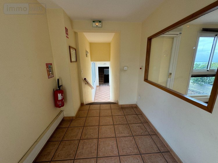 Immeuble a vendre Saint-Pierre 97410 Réunion 878 m2  2496000 euros