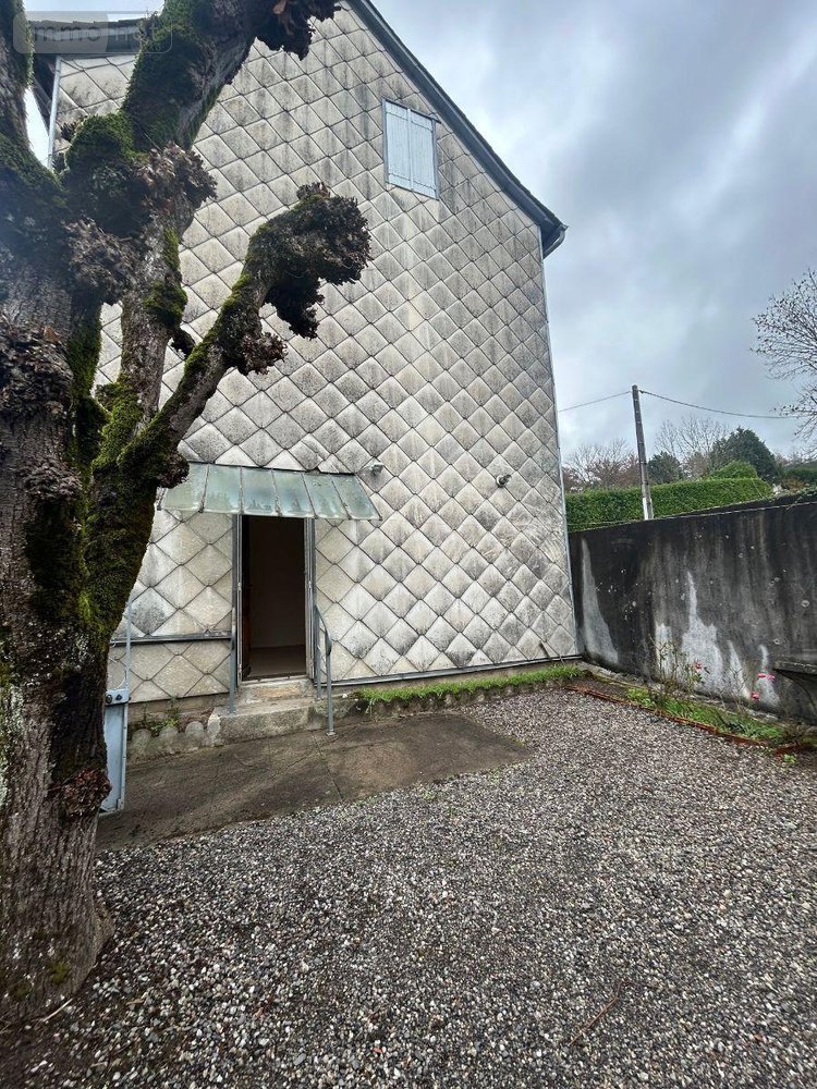 Maison a vendre Ydes 15210 Cantal 90 m2  63600 euros