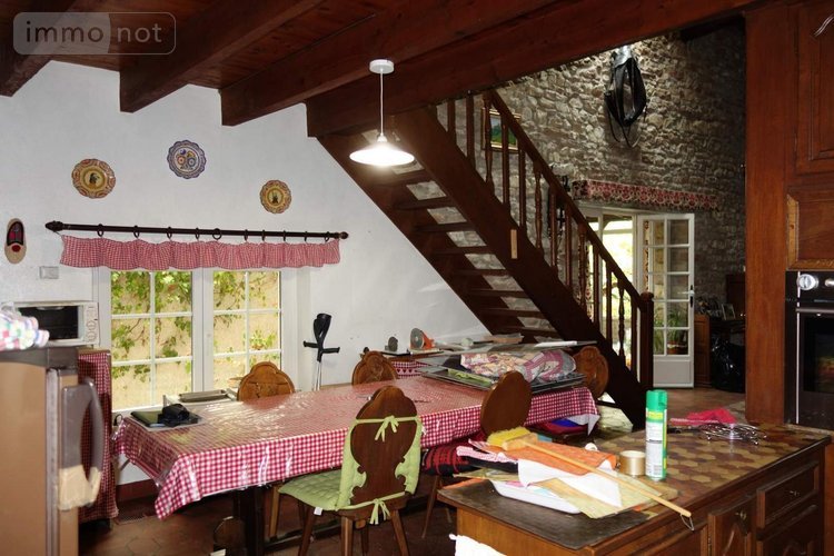 Maison a vendre La Roche-Vineuse 71960 Saône-et-Loire 200 m2 5 pièces 224000 euros