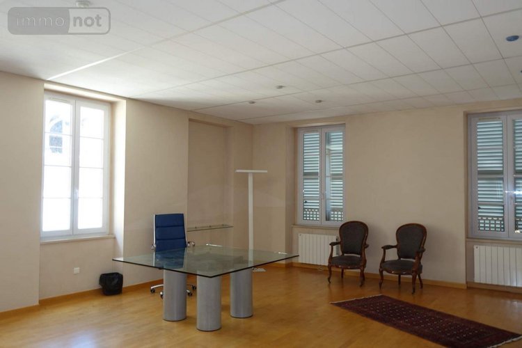 Fonds et murs commerciaux a vendre Mâcon 71000 Saône-et-Loire 214 m2  199500 euros