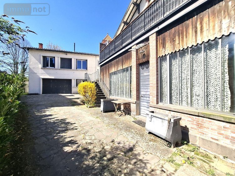Maison a vendre Sauxillanges 63490 Puy-de-Dôme 247 m2 14 pièces 325500 euros