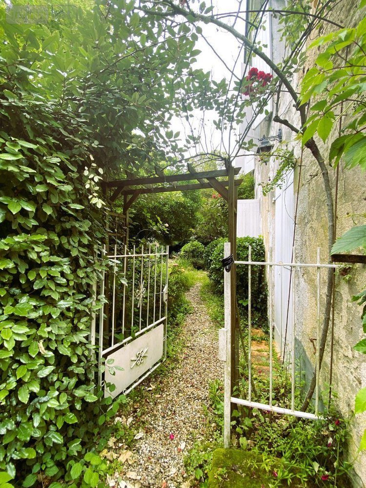 Maison a vendre Saint-Romain-la-Virvée 33240 Gironde 225 m2 7 pièces 200000 euros