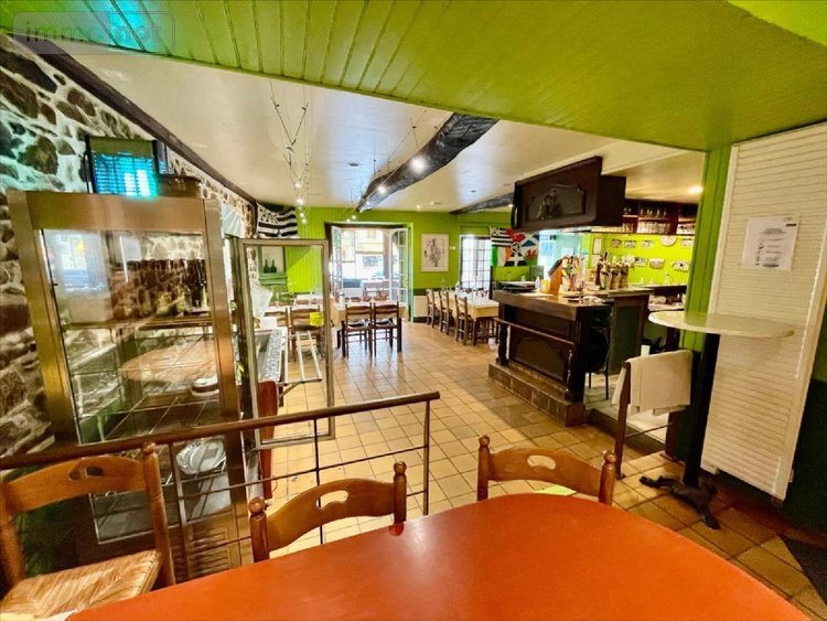 Fonds et murs commerciaux a vendre Lanmeur 29620 Finistère 300 m2  302700 euros