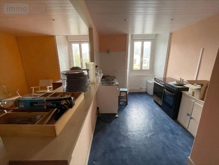 Fonds et murs commerciaux a vendre Lanmeur 29620 Finistère 300 m2  302700 euros