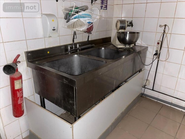 Fonds et murs commerciaux a vendre Lannion 22300 Côtes-d'Armor 150 m2  220300 euros