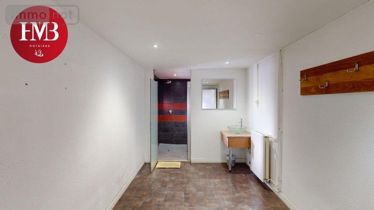 Fonds et murs commerciaux a vendre Aurillac 15000 Cantal  369250 euros