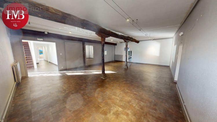 Fonds et murs commerciaux a vendre Aurillac 15000 Cantal  369250 euros