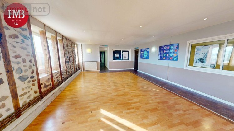 Fonds et murs commerciaux a vendre Aurillac 15000 Cantal  369250 euros