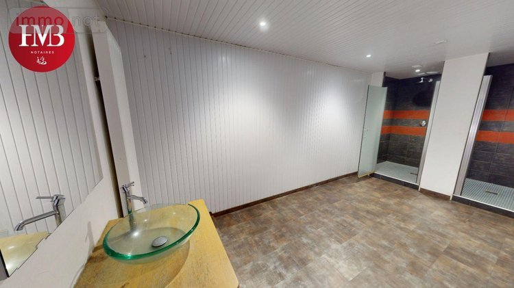 Fonds et murs commerciaux a vendre Aurillac 15000 Cantal  369250 euros