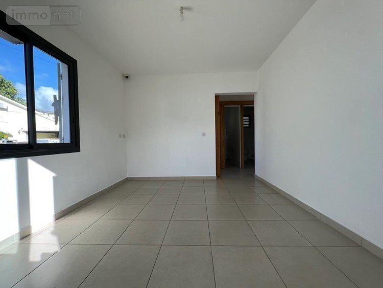 Location fonds et murs commerciaux Saint-André 97440 Réunion 88 m2  1250 euros