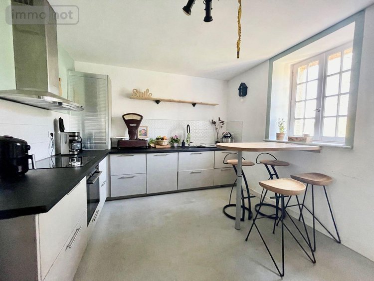 Immeuble a vendre Plouaret 22420 Côtes-d'Armor 245 m2  240694 euros