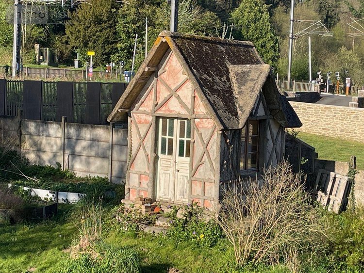 Immeuble a vendre Plouaret 22420 Côtes-d'Armor 245 m2  240694 euros