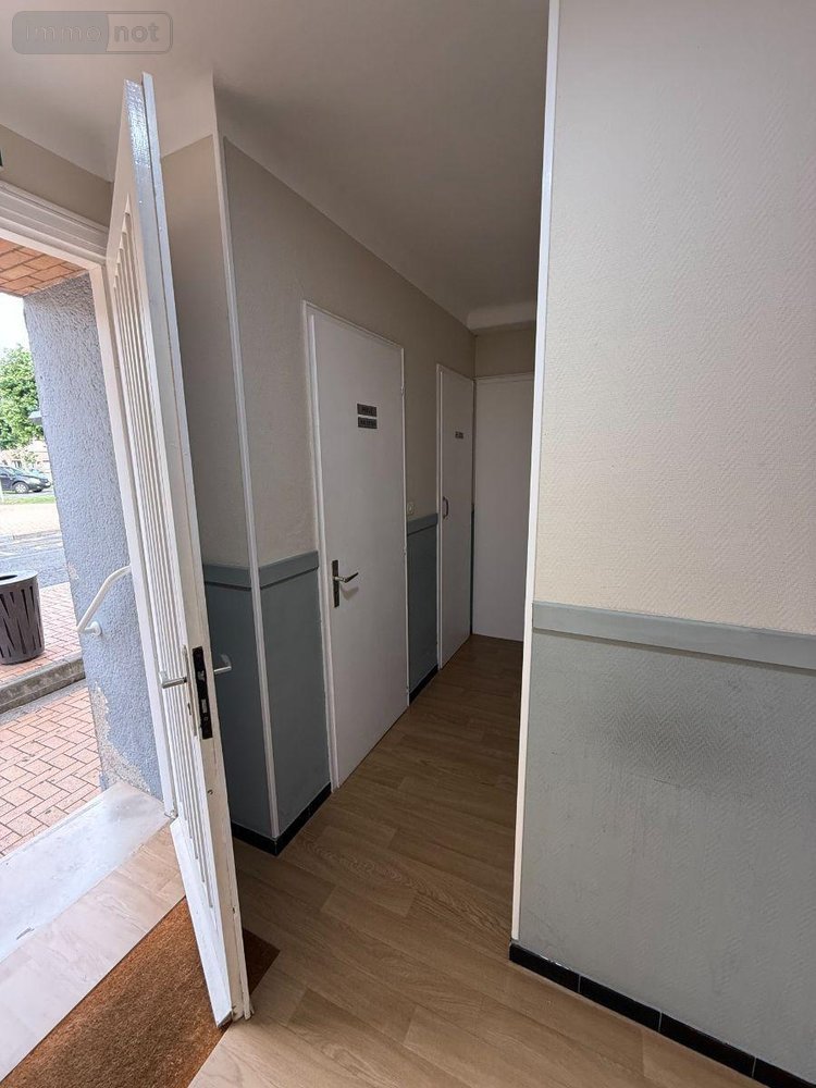 Location fonds et murs commerciaux Coudekerque-Branche 59210 Nord 51 m2  745 euros