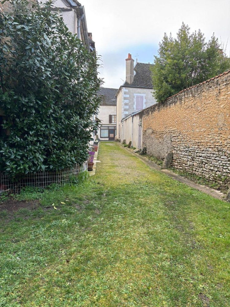 Immeuble a vendre Lignières 18160 Cher 157 m2  68900 euros