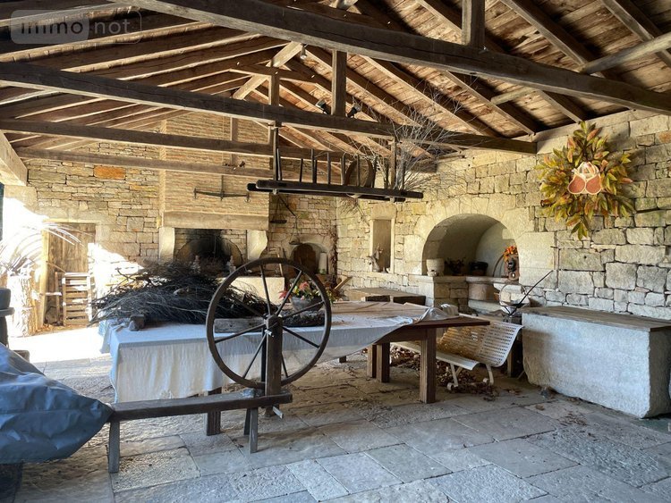 propriete a vendre Latronquière 46210 Lot 226 m2 8 pièces 411910 euros