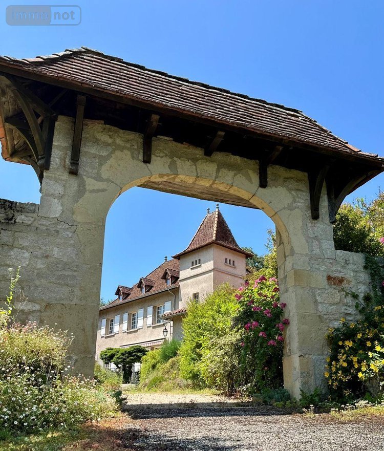 propriete a vendre Latronquière 46210 Lot 226 m2 8 pièces 411910 euros