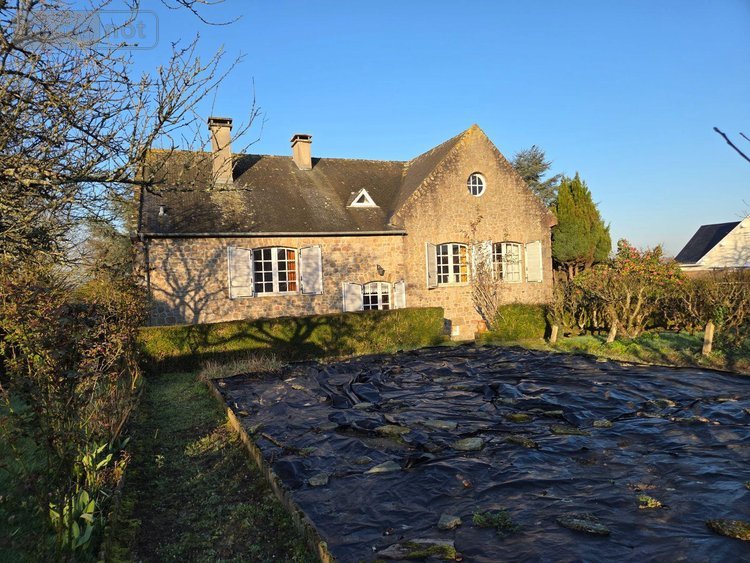 propriete a vendre Moulay 53100 Mayenne 226 m2 11 pièces 280800 euros