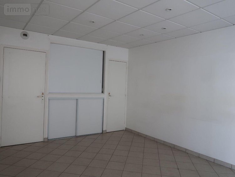 Location fonds et murs commerciaux Saint-Gilles 35590 Ille-et-Vilaine 47 m2  835 euros