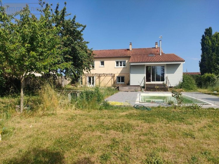 Maison a vendre Vouillé 79230 Deux-Sèvres 135 m2 5 pièces 272360 euros