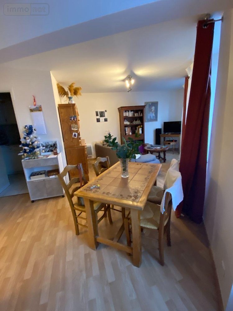 Immeuble a vendre Mauriac 15200 Cantal 335 m2  291200 euros