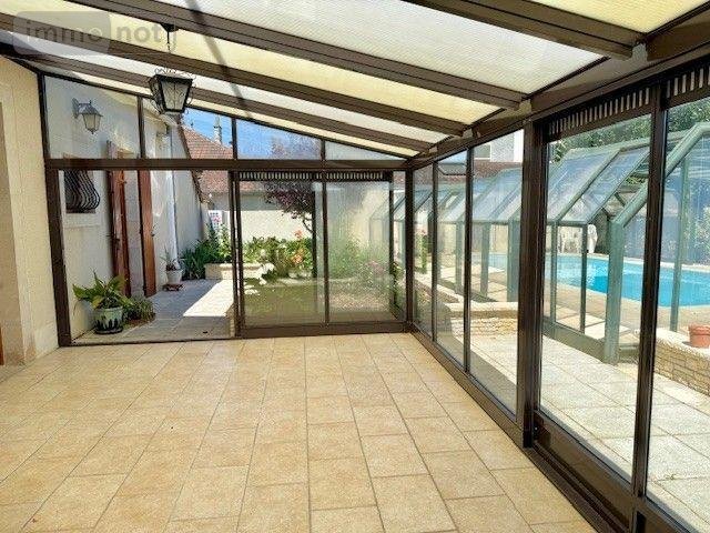 Maison a vendre Saint-Amand-Montrond 18200 Cher 221 m2  248425 euros