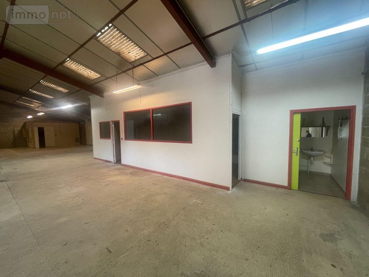 Garage et parking a vendre Mulsanne 72230 Sarthe 550 m2  148400 euros