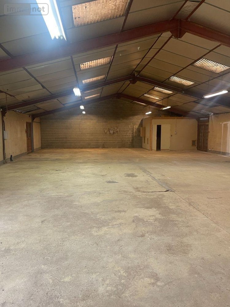 Garage et parking a vendre Mulsanne 72230 Sarthe 550 m2  116600 euros