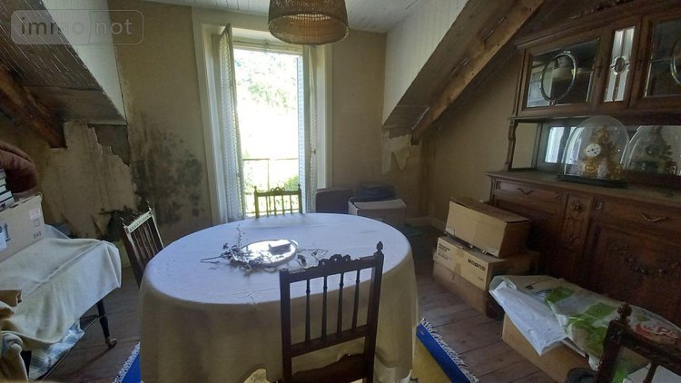 Maison a vendre Vic-sur-Cère 15800 Cantal 308 m2  138300 euros