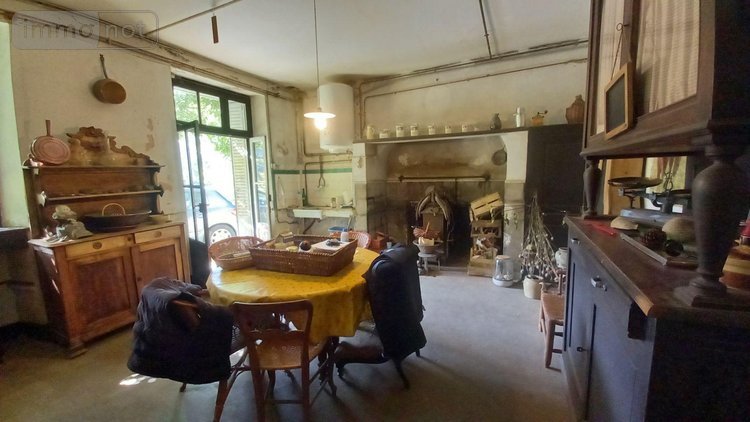 Maison a vendre Vic-sur-Cère 15800 Cantal 308 m2  138300 euros