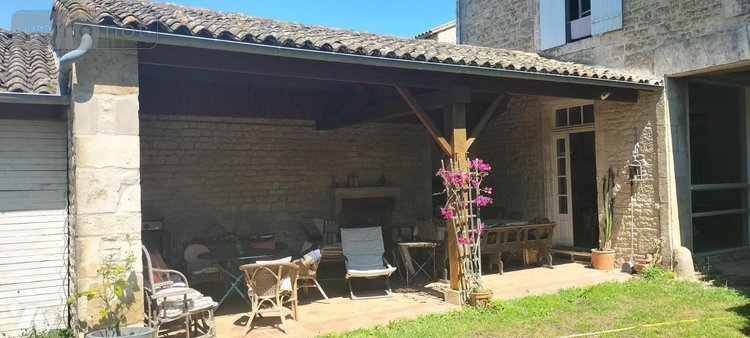Maison a vendre Brioux-sur-Boutonne 79170 Deux-Sèvres 337 m2 14 pièces 245150 euros