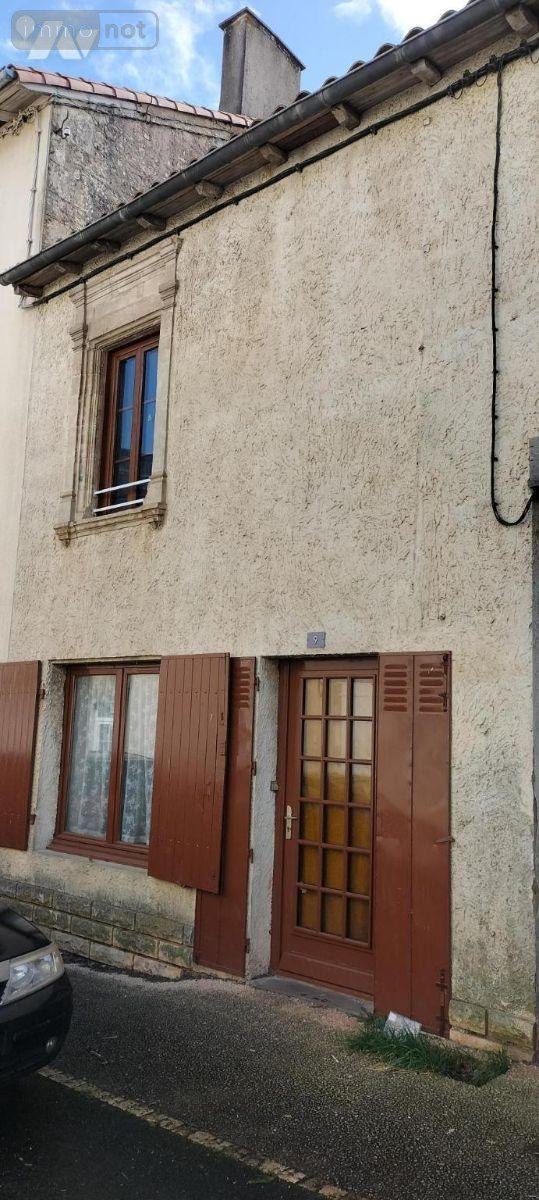 Immeuble a vendre Lezay 79120 Deux-Sèvres 325 m2  106100 euros