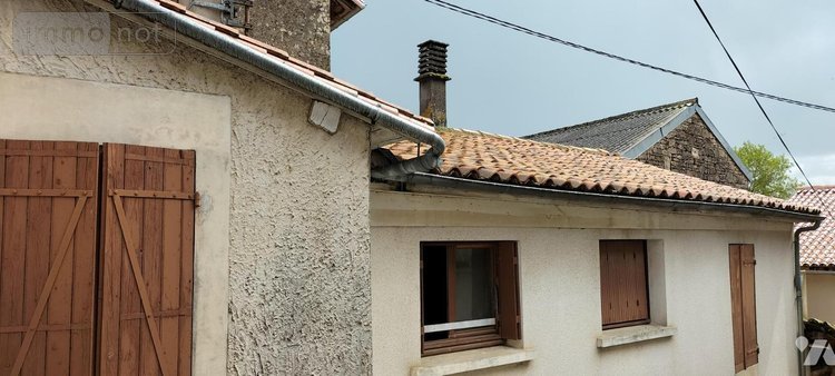 Immeuble a vendre Lezay 79120 Deux-Sèvres 325 m2  106100 euros