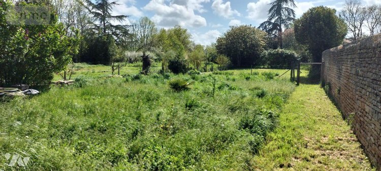 Immeuble a vendre Lezay 79120 Deux-Sèvres 325 m2  106100 euros