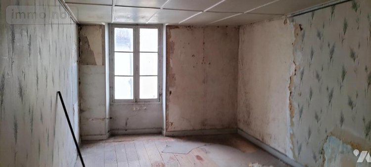 Immeuble a vendre Lezay 79120 Deux-Sèvres 325 m2  106100 euros