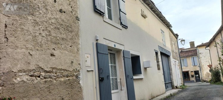 Immeuble a vendre Dampierre-sur-Boutonne 17470 Charente-Maritime 106 m2  147300 euros