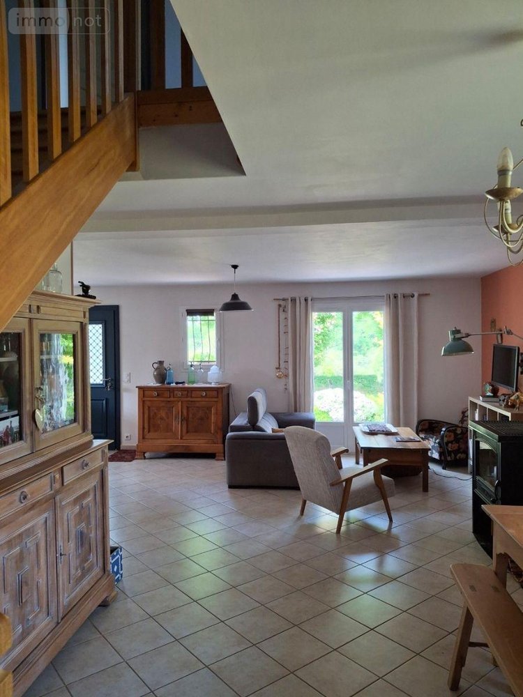 Maison a vendre Le Vigean 15200 Cantal 120 m2 7 pièces 222600 euros