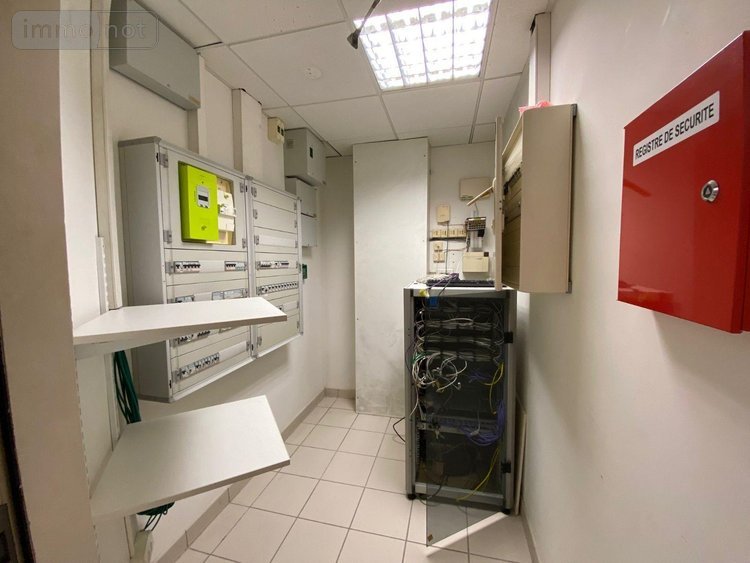Fonds et murs commerciaux a vendre Toulon 83000 Var  241200 euros